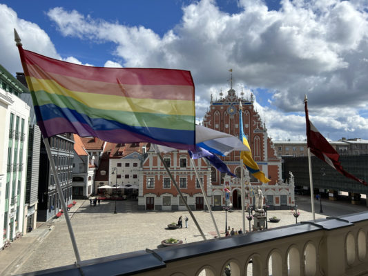 Латвия окончательно признала равные партнерства для всех